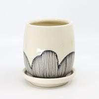 Planter in snow white