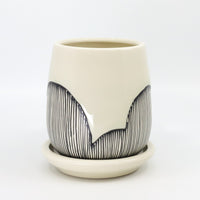 Planter in snow white