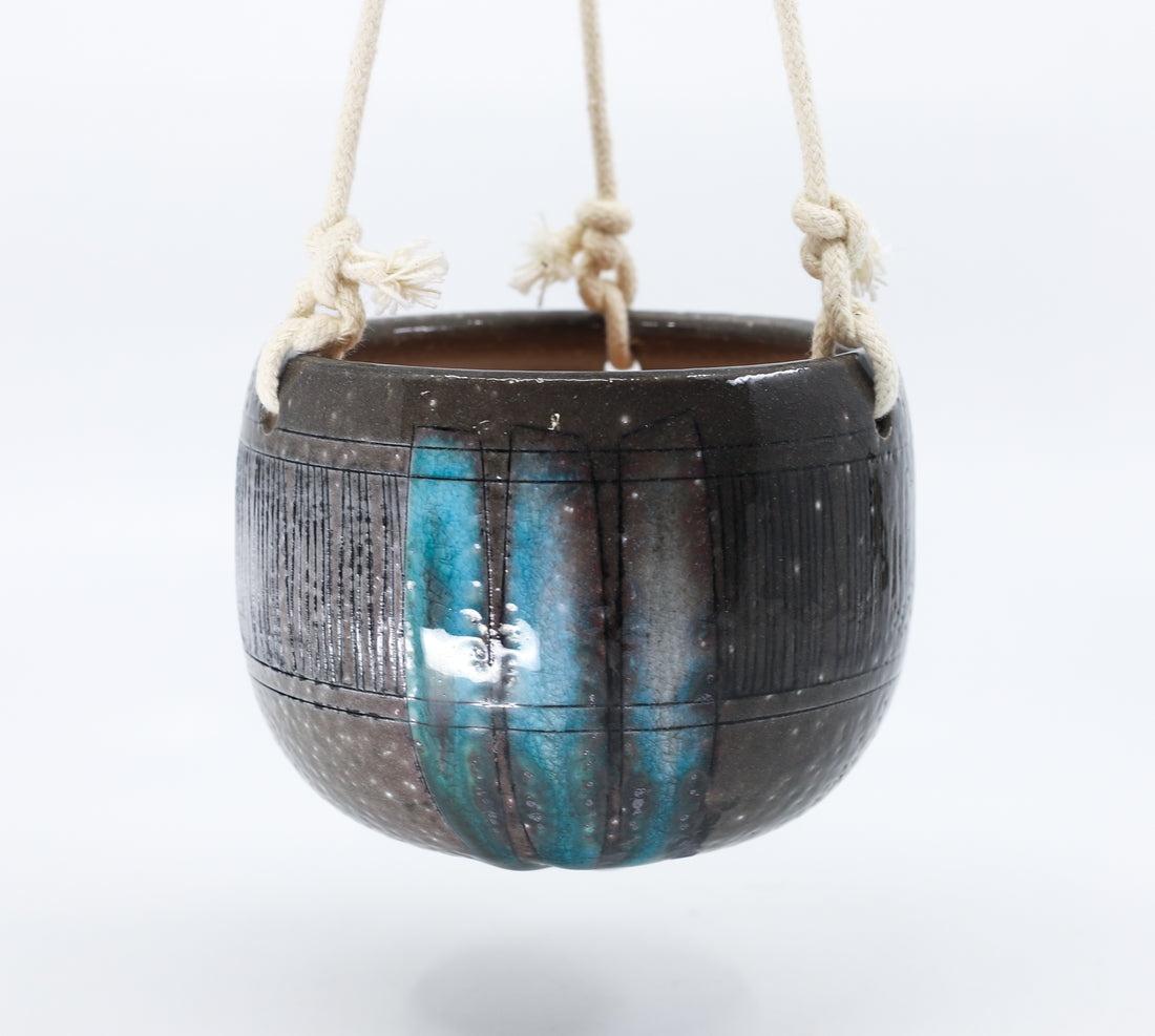 Small hanging planter 44