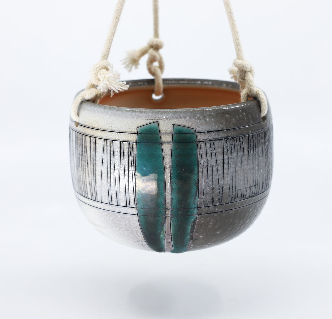 Small hanging planter 44