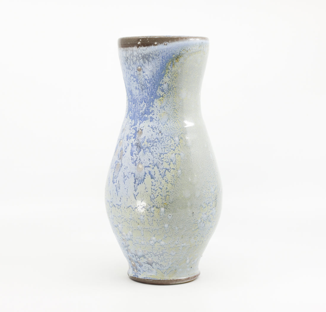 Vase in butter blue