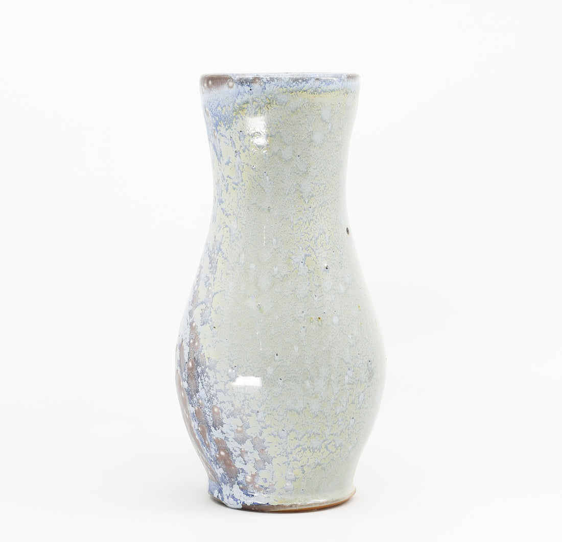 Vase in butter blue