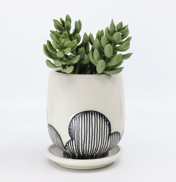 Planter in snow white