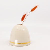 Bud vase in snow white and gold