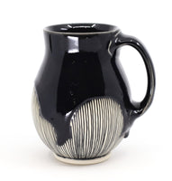 Belly mug in jet black