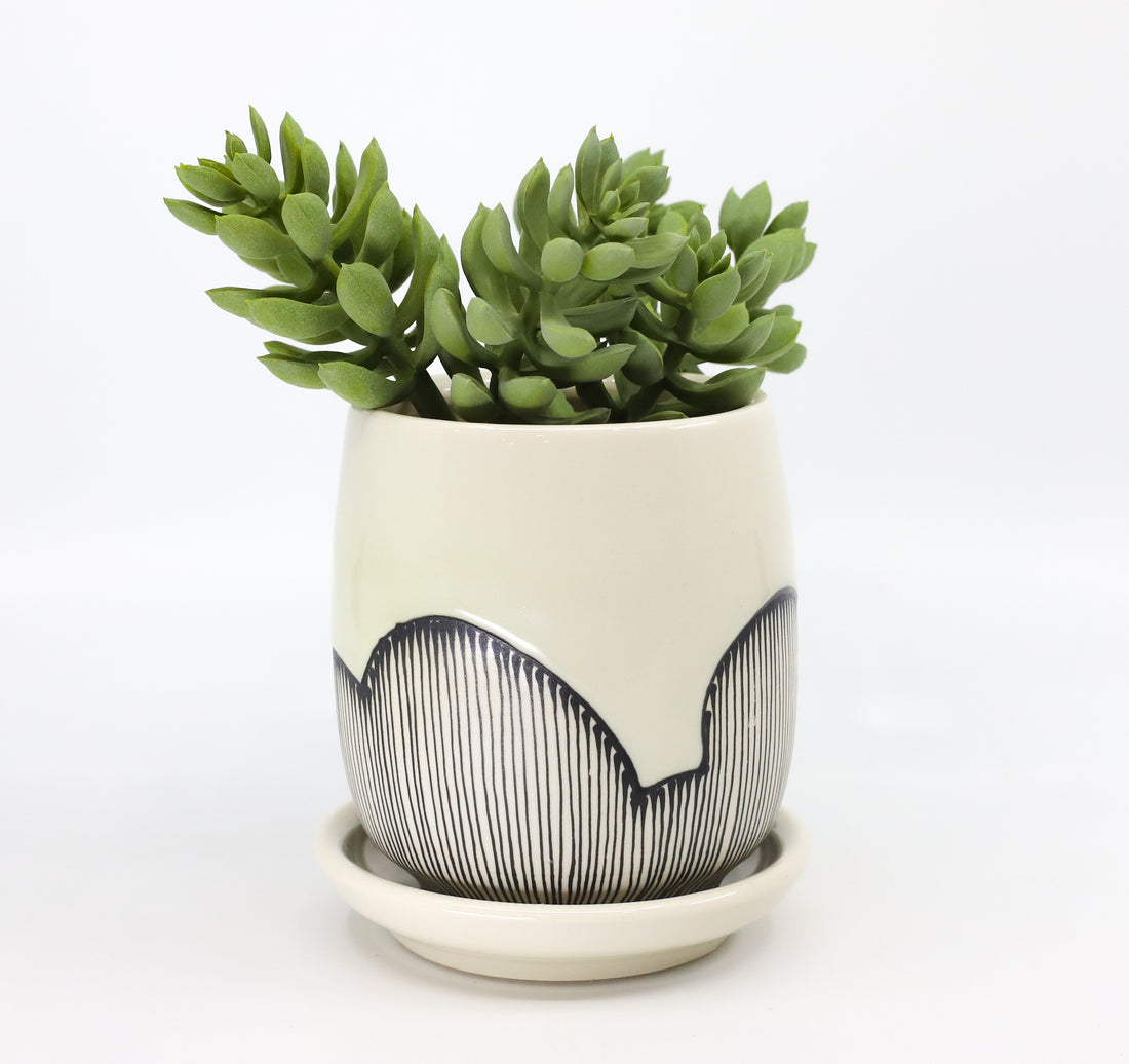 Planter in snow white