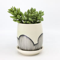 Planter in snow white