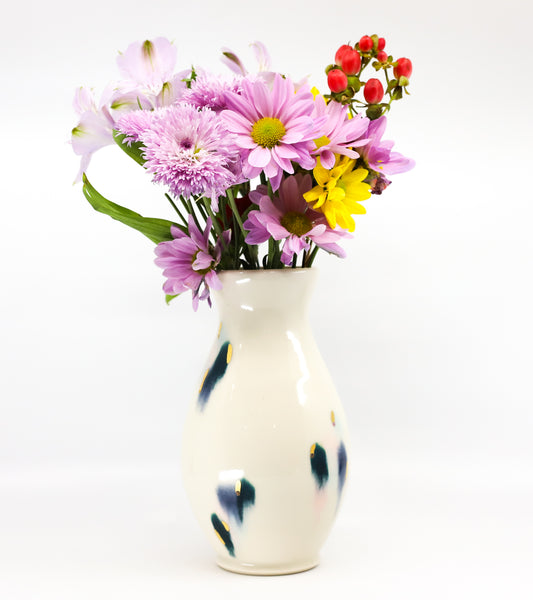 Porcelain vase in watercolor