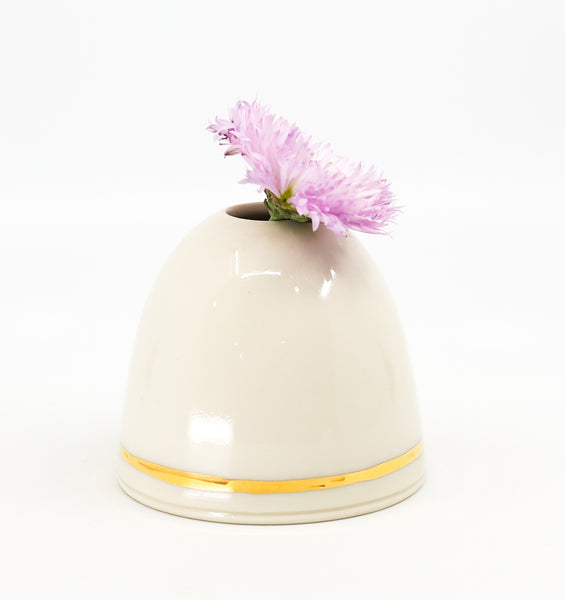 Bud vase in snow white and gold